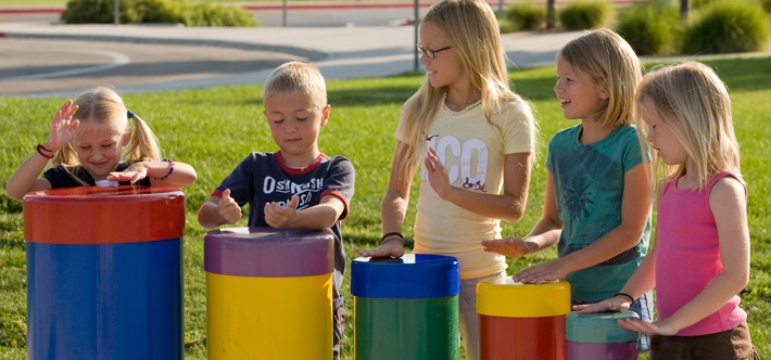 Kids outdoor play equipment